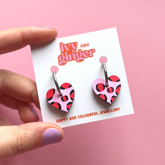 Light pink and red leopard print small heart hoop