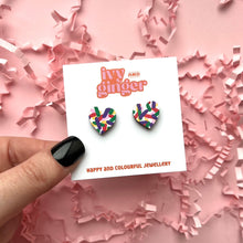 Load image into Gallery viewer, Confetti print midi heart stud earrings

