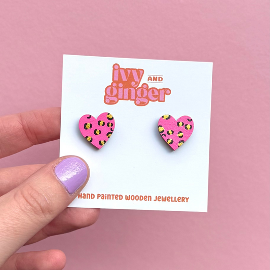 Midi leopard print heart studs in bright pink and gold