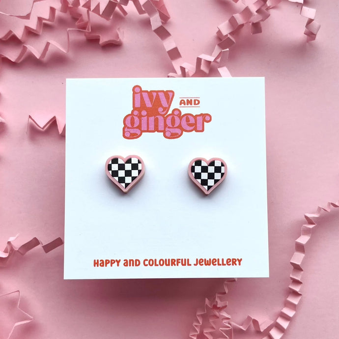 Midi pastel pink checkerboard heart stud earrings