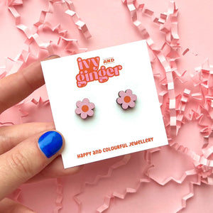 Midi daisy stud earrings in pink