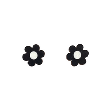 Load image into Gallery viewer, Midi daisy stud earrings in black
